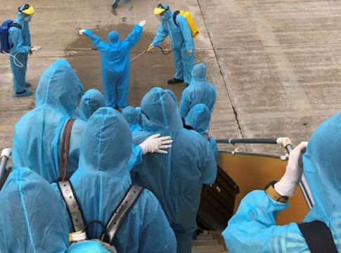 Κορωνοϊός : Μέχρι πότε θα ζούμε με τον ιό – Φόβοι για αύξηση της μεταδοτικότητας τους επόμενους μήνες