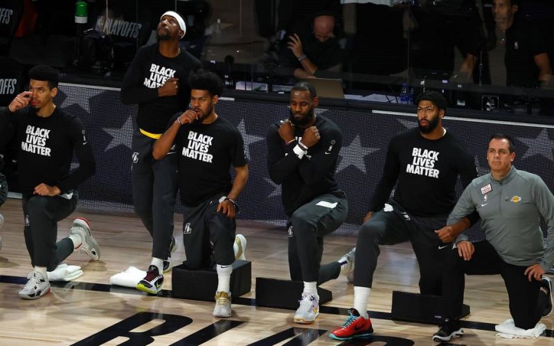 Ο ΛεΜπρόν απέδωσε φόρο τιμής στον «Black Panther» (vid)