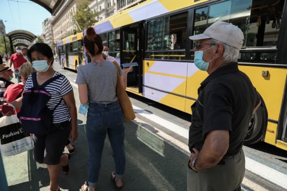 Μέσα μεταφοράς : Καθυστερήσεις, συνωστισμός και έλεγχοι για μάσκες