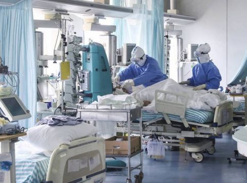 Κορωνοϊός : Κρίσιμη η κατάσταση της υγείας της 17χρονης διασωληνωμένης