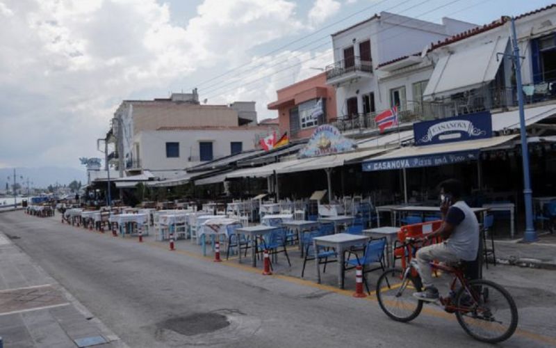 Κορωνοϊός – Πόρος : Κλειστά καταστήματα, μάσκες παντού, ελάχιστοι στους δρόμους