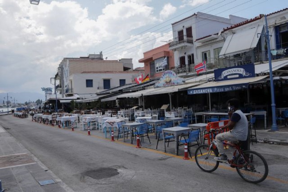 Κορωνοϊός – Πόρος : Κλειστά καταστήματα, μάσκες παντού, ελάχιστοι στους δρόμους