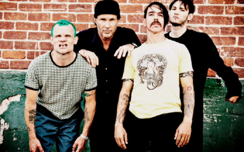 Πέθανε ο κιθαρίστας των Red Hot Chilli Peppers