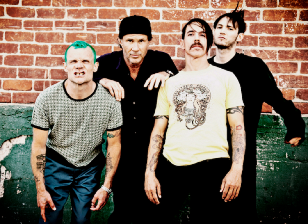 Πέθανε ο κιθαρίστας των Red Hot Chilli Peppers