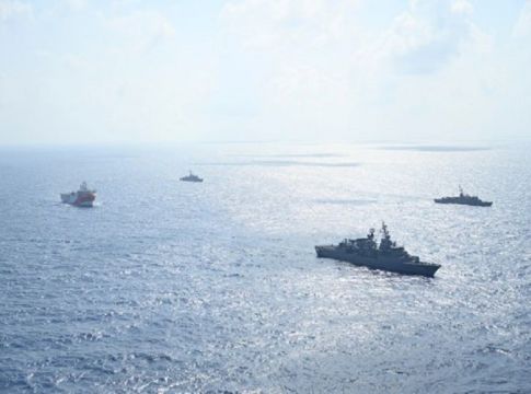 Προκαλεί ο τουρκικός τύπος : Πειρατές Μητσοτάκης και Μακρόν – Η Ελλάδα θα χάσει τα νησιά και τη Θράκη