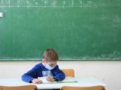 Κορωνοϊός : Δωρεάν μάσκες σε μαθητές και εκπαιδευτικούς – Πότε πρέπει να τις φοράνε, πώς θα λειτουργήσουν τα σχολεία