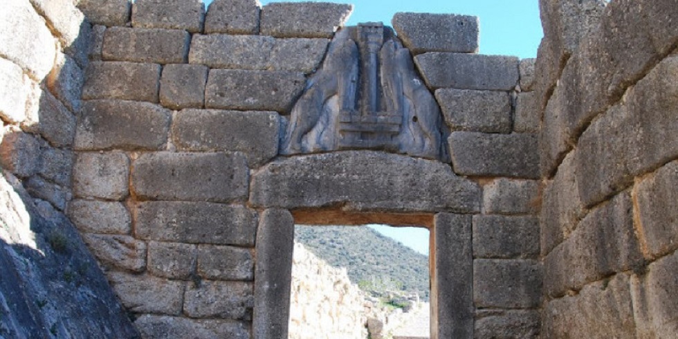 Φωτιά στον αρχαιολογικό χώρο των Μυκηνών – Απέναντι από τον τάφο του Αγαμέμνωνα