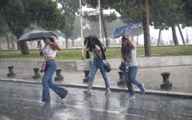 Καιρός : Ισχυρά καιρικά φαινόμενα στην Αττική το μεσημέρι – Βελτίωση από Κυριακή