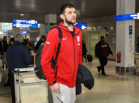 Ολυμπιακός : Στο Μέτσοβο και ο Παπανικολάου (pic)