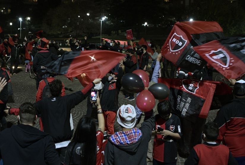 Πανικός στο Ροζάριο με τους οπαδούς της Νιούελς να ζητούν επιστροφή του Μέσι! (pics)