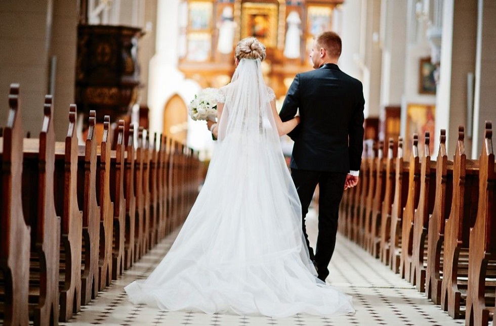Κορωνοϊός : Πρόστιμο και στους καλεσμένους σε υπεράριθμους γάμους και βαφτίσια