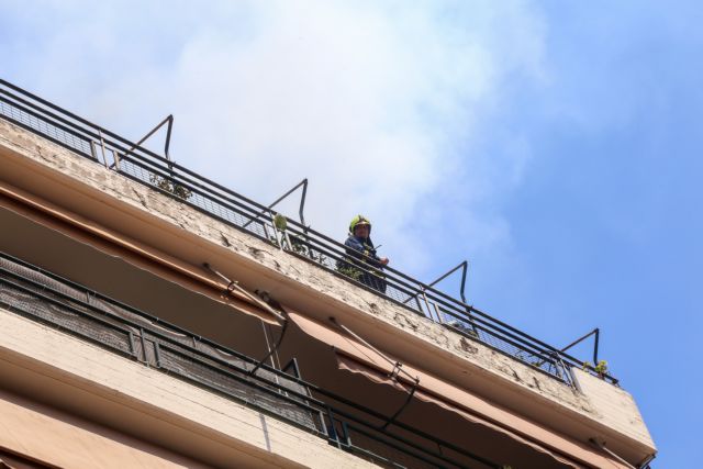Τραγωδία στην Κυψέλη : Δύο νεκροί από πυρκαγιά σε διαμέρισμα – Τρεις πυροσβέστες τραυματίστηκαν