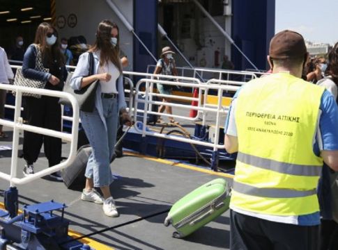 Με αντισηπτικά και μάσκες η επιστροφή στα αστικά κέντρα