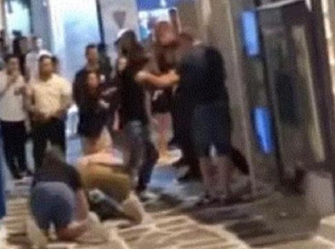 Οι γροθιές του Μαγκουάιρ στη Μύκονο (vid)