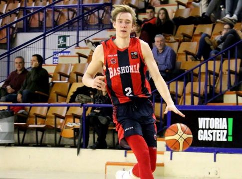 Μπασκόνια : Ανανέωσε με τον Ραϊέστε μέχρι το 2024 (pic)