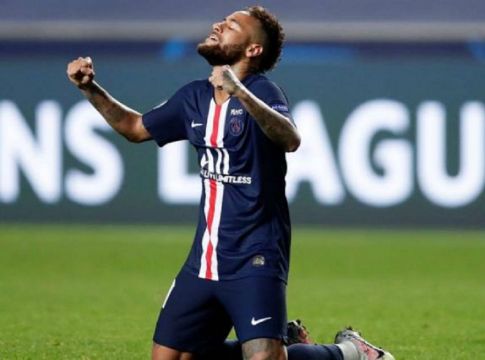 Νεϊμάρ : Κινδυνεύει να χάσει τον τελικό επειδή αντάλλαξε τη φανέλα του (vid)