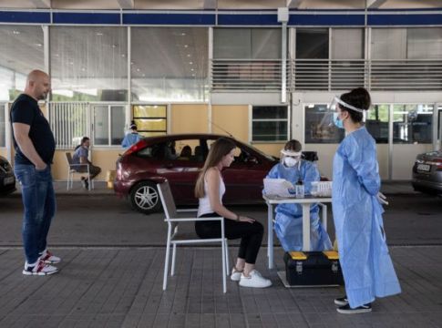 Κορωνοϊός : Τα νέα μέτρα μετά την «εκτόξευση» των κρουσμάτων – Τι αλλάζει στις πύλες εισόδου