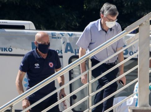 Κορωνοϊός : Έφτασε στο Ασβεστοχώρι ο Τσιόδρας – Φόβοι για πάνω από 30 κρούσματα στον οίκο ευγηρίας