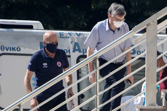 Κορωνοϊός : Έφτασε στο Ασβεστοχώρι ο Τσιόδρας – Φόβοι για πάνω από 30 κρούσματα στον οίκο ευγηρίας