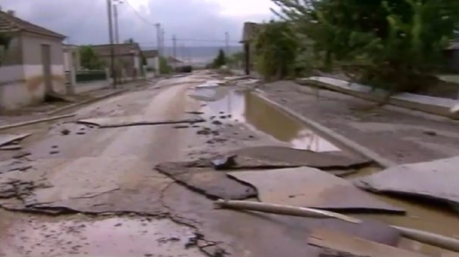 Φάρσαλα : Δεκάδες άνθρωποι κινδύνεψαν, πλημμύρισαν σπίτια, χάθηκαν περιουσίες