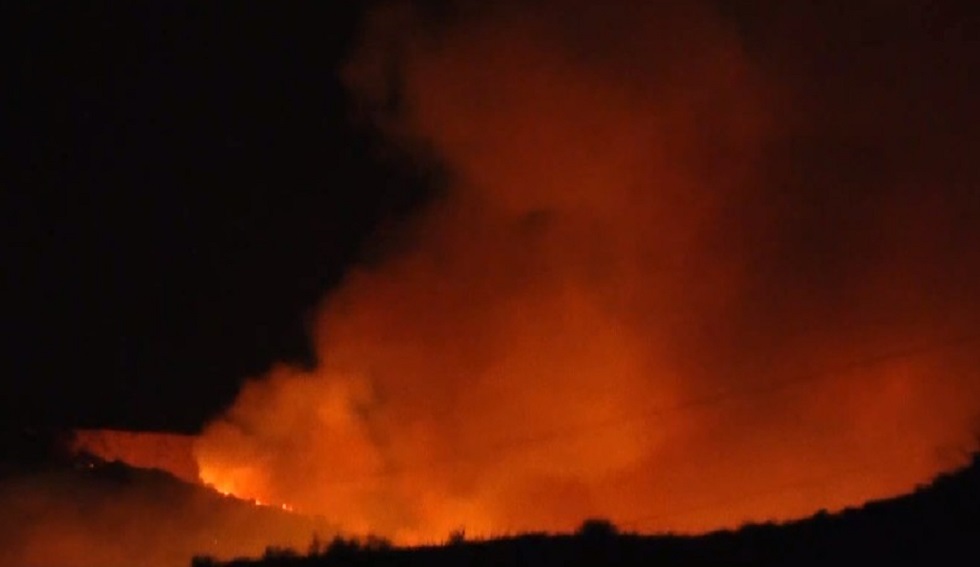 Συναγερμός στην Πυροσβεστική : Μεγάλη φωτιά στην Πάτρα – «Μάχη» για να μην κινδυνεύσουν κατοικημένες περιοχές (pics)