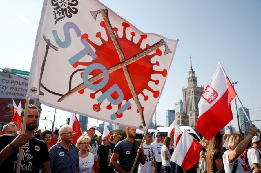 Koρωνοϊός : Διαδηλώσεις κατά των μέτρων, των μασκών και των εμβολίων στην Πολωνία