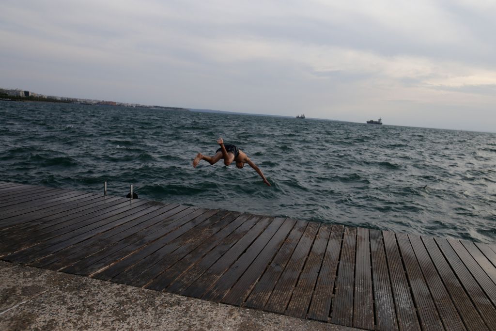 Καιρός : «Μυρίζει» ξανά καλοκαίρι – Έρχεται νέο κύμα ζέστης από την Παρασκευή