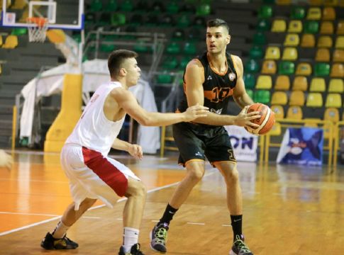 O Μαντζούκας έχει γίνει θηρίο και… τρομάζει (vids)