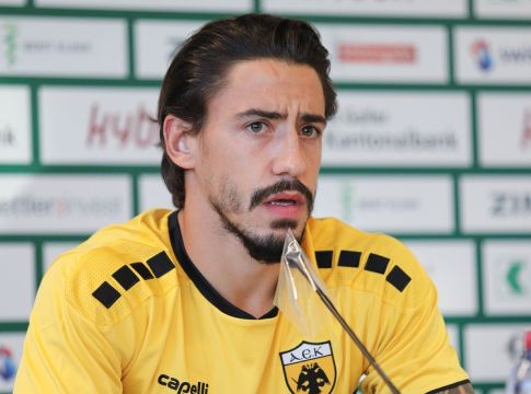 Σιμόες : «Έχω ζήσει πολύ σημαντικά πράγματα με την ΑΕΚ στην Ευρώπη και θέλω να τα ζήσω και πάλι»