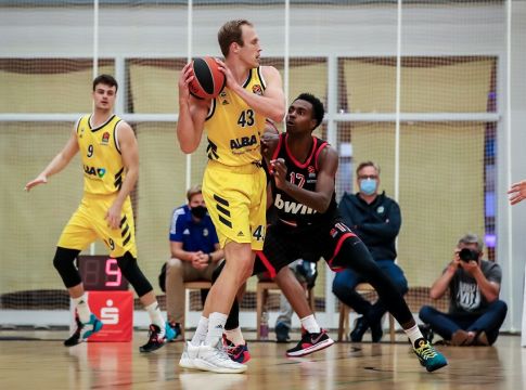 LIVE : Άλμπα – Ολυμπιακός 71-78 (Τελικό)