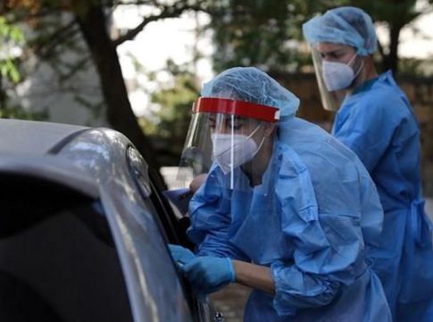 Κορωνοϊός : Μαζικά τεστ σε «κόκκινες» πλατείες της Αθήνας