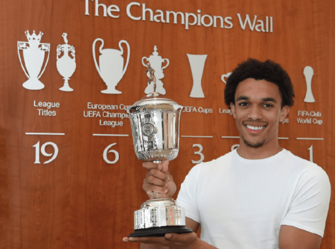 Λίβερπουλ : Κορυφαίος νέος παίκτης της Premier League ο Αλεξάντερ-Άρνολντ