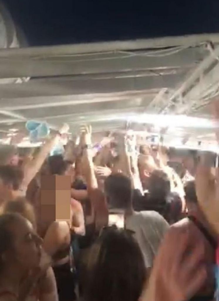 Σάλος με το πάρτι Βρετανών σε γιοτ στη Ζάκυνθο – Τουλάχιστον οκτώ με κορωνοϊό