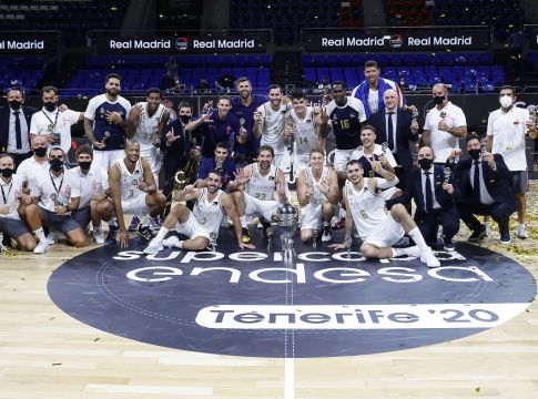 Η στιγμή που η Ρεάλ σηκώνει την κούπα και ο MVP Καμπάτσο (vids)