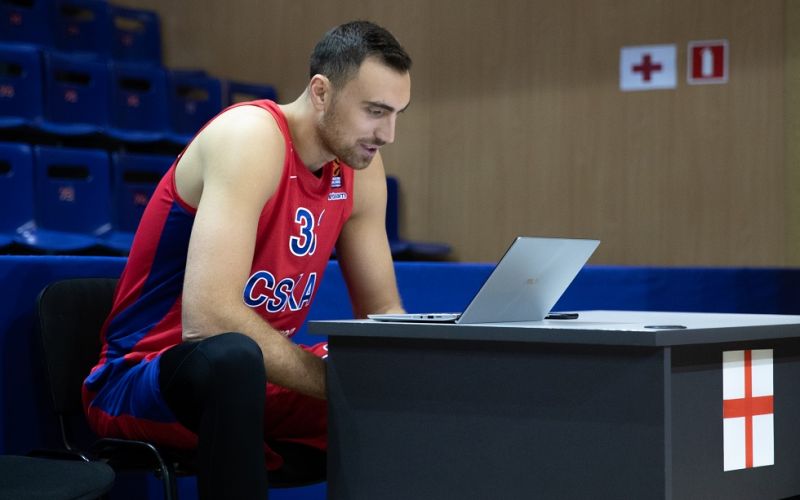 Οι πρώτες εικόνες του Μιλουτίνοφ με την ΤΣΣΚΑ (vid)