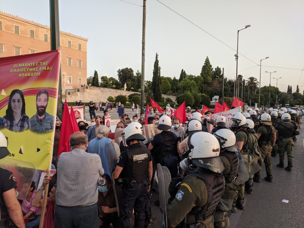 Σύνταγμα : Ενταση σε διαδήλωση υπέρ των απεργών πείνας στην Τουρκία