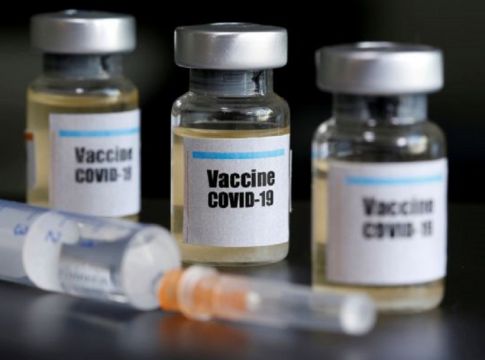ΗΠΑ – Ρωσία : Ψυχρός πόλεμος για το εμβόλιο του κορωνοϊού