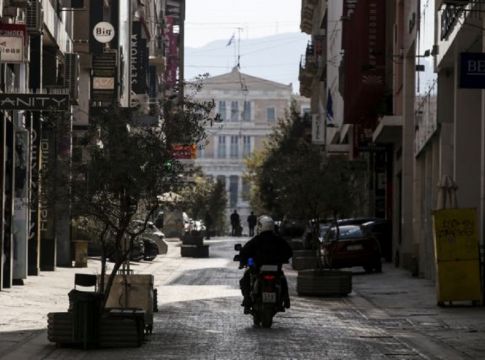 Κορωνοϊός : Μια «ανάσα» από νέα μέτρα στην Αττική – Ανησυχία για τις αντοχές του συστήματος Υγείας