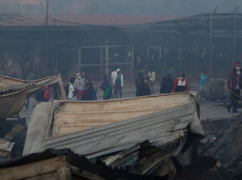 «Θάνατοι, εξεγέρσεις και άθλιες συνθήκες διαβίωσης» – Το διαχρονικό έγκλημα στη Μόρια