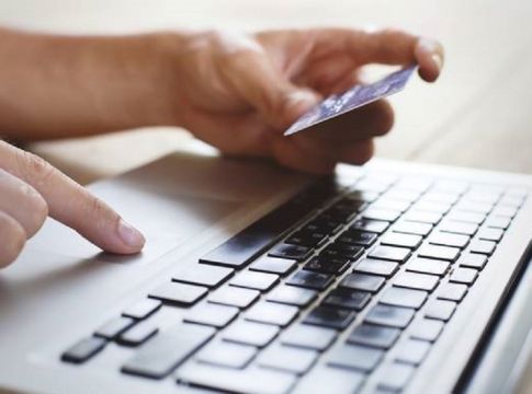 ΙΕΛΚΑ : Παγιώνονται οι οnline αγορές – Σε ποια προϊόντα στρέφονται οι καταναλωτές
