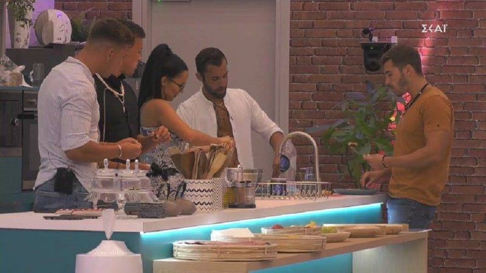 Big Brother : Χαμός στο σπίτι – «Απαράδεκτο, ντροπή, ρόμπα. Όλοι οι άντρες εδώ πολλά παντελόνια» (vid)
