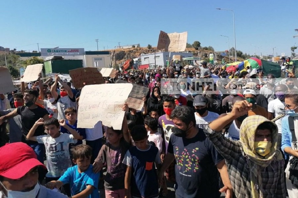 Μόρια : Διαμαρτυρία προσφύγων στη Λέσβο – Φωνάζουν «ελευθερία»