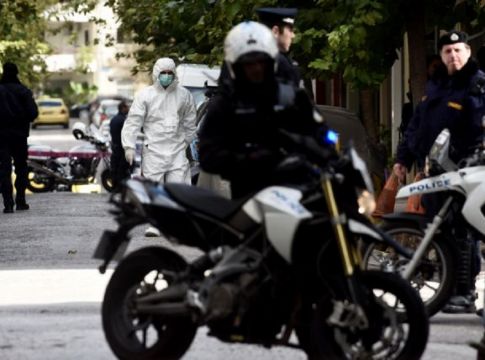 Εκρηκτικά, πυροκροτητές και όπλα βρέθηκαν στη γιάφκα στο Κουκάκι – Τρεις συλλήψεις με «άρωμα» τρομοκρατίας