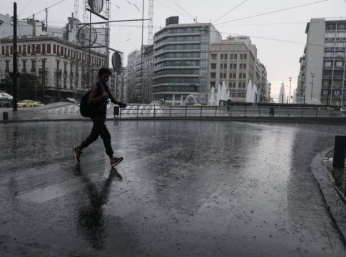 Καιρός : Βροχές, καταιγίδες και πτώση θερμοκρασίας