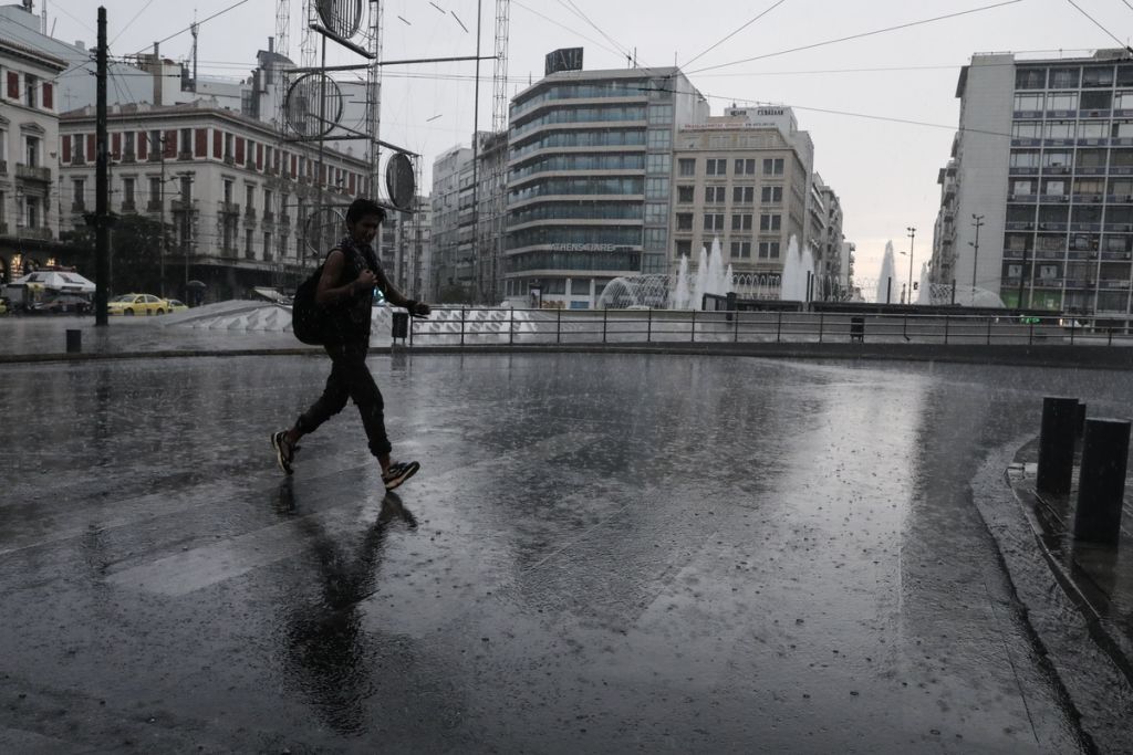 Καιρός : Ισχυρές βροχές και καταιγίδες σε Κρήτη και Δωδεκάνησα