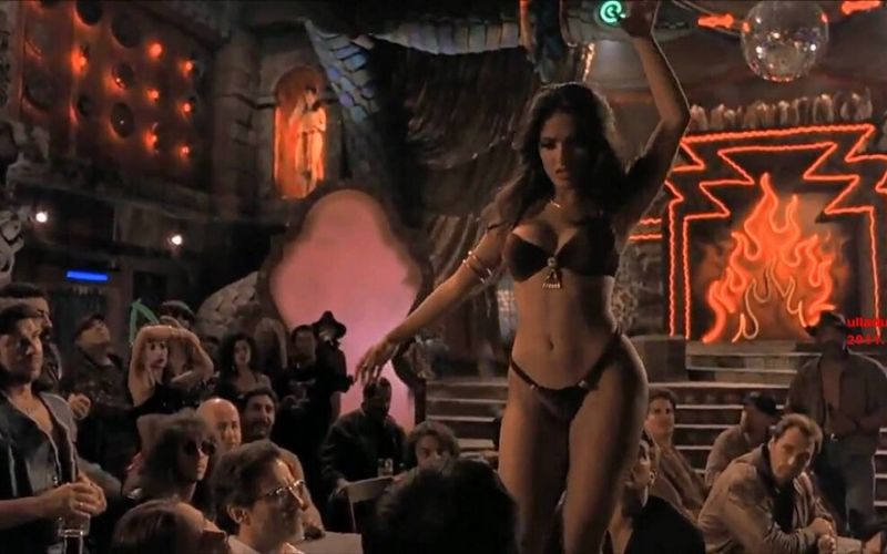Πώς νιώθει ο μέσος άντρας τώρα που τα strip clubs θα ανοίγουν νωρίτερα;