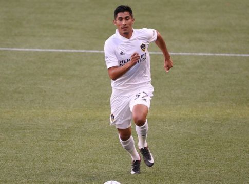 Η ΛΑ Γκάλαξι έλυσε το συμβόλαιο του Οντιβέρος για ρατσιστική συμπεριφορά