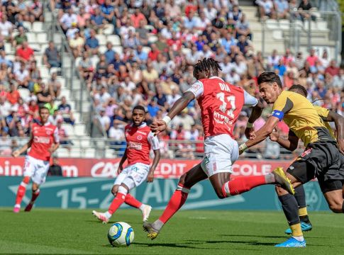 Θετικός σε κορωνοϊό ποδοσφαιριστής της Ρεμς (pic)