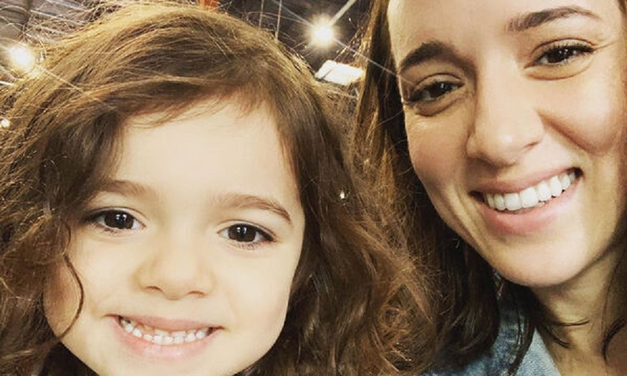 Καλομοίρα : Η ναζιάρικη πόζα της κόρης της που «έριξε» το Instagram
