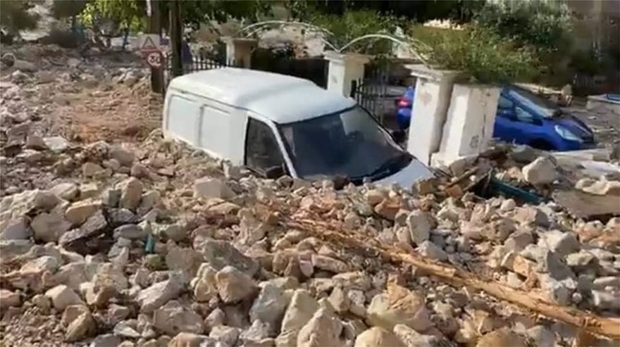 Ιανός : Θρίλερ με τους τρεις αγνοούμενους στην Καρδίτσα – Εικόνες αποκάλυψης στην Κεφαλονιά, πλημμύρες στην Κρήτη